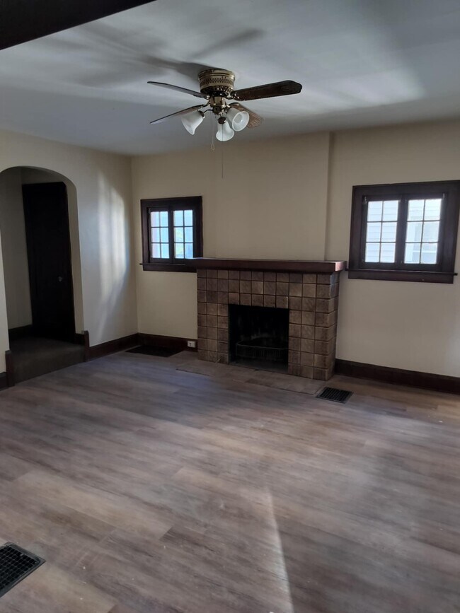 Building Photo - 1706 Grand Ave