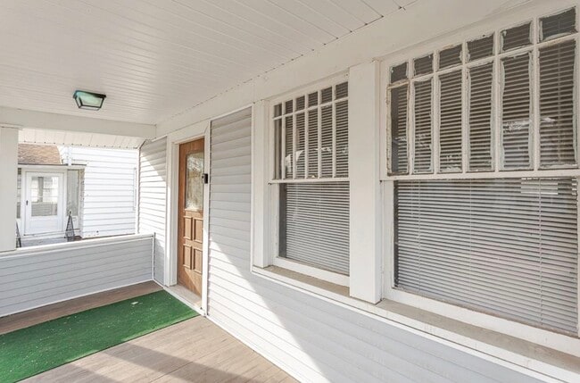 Building Photo - 3725 Leybourn Ave