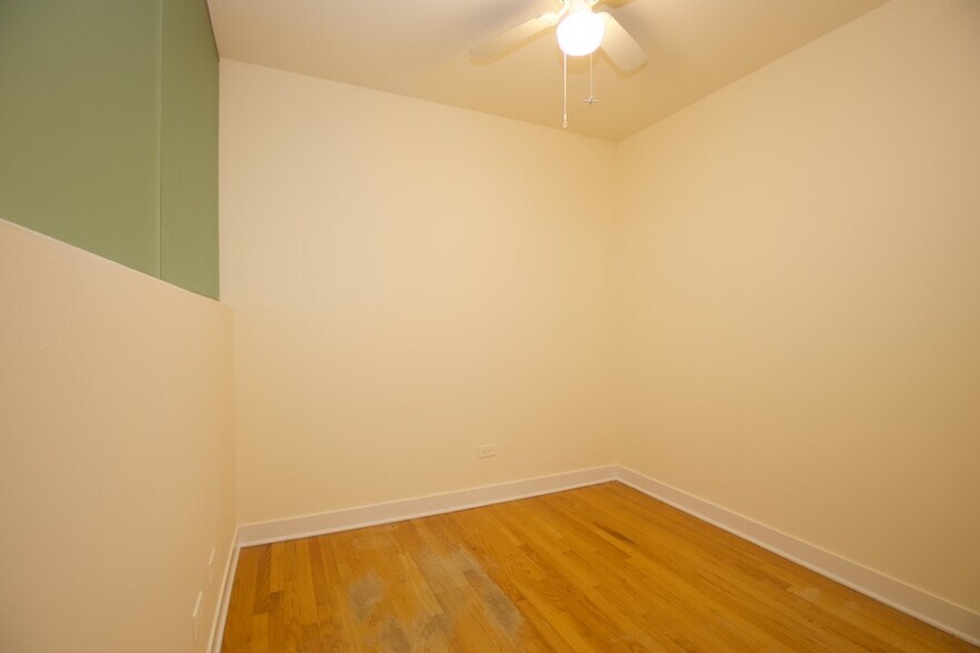 Building Photo - 675 W Wrightwood Ave
