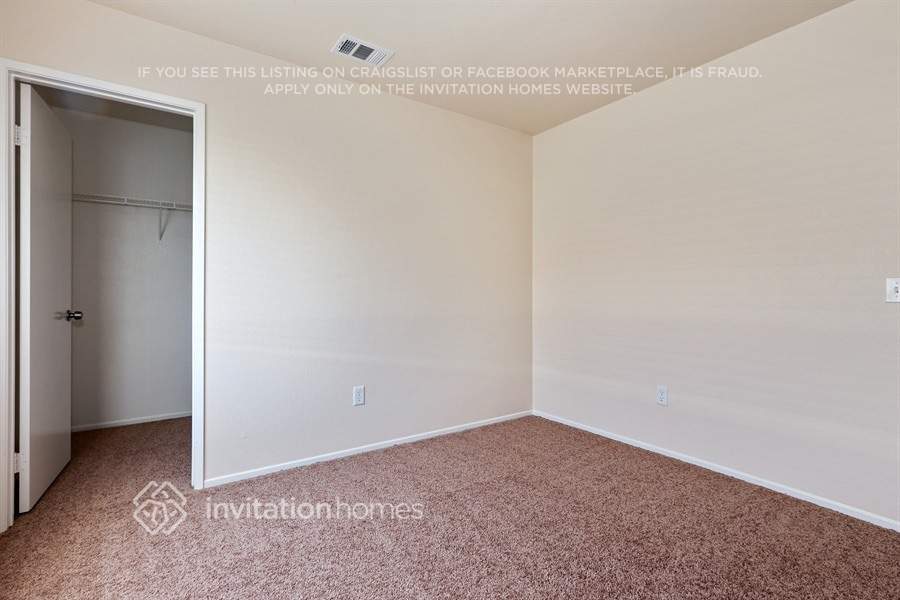 Building Photo - 2533 Carolyn Dr