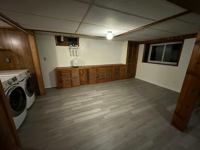 Building Photo - 84 Neptune St