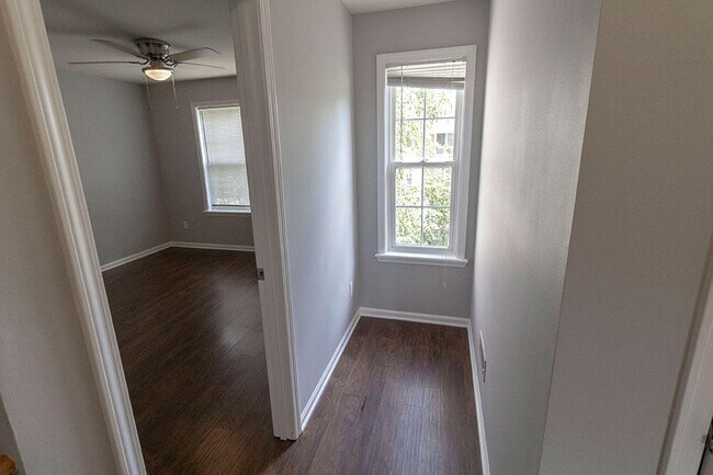 Building Photo - 1945 Center St