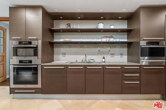 Building Photo - 300 N Swall Dr