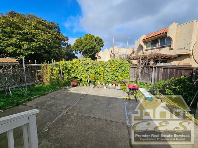 Building Photo - Sunny and bright Single Family San Pablo Home