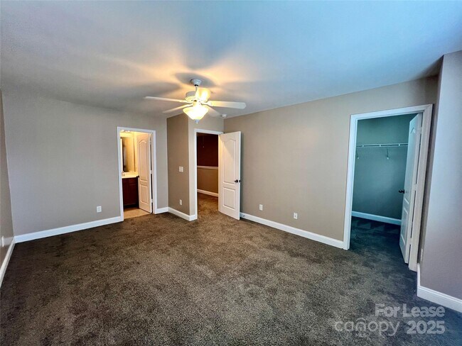 Building Photo - 142 Silverspring Pl