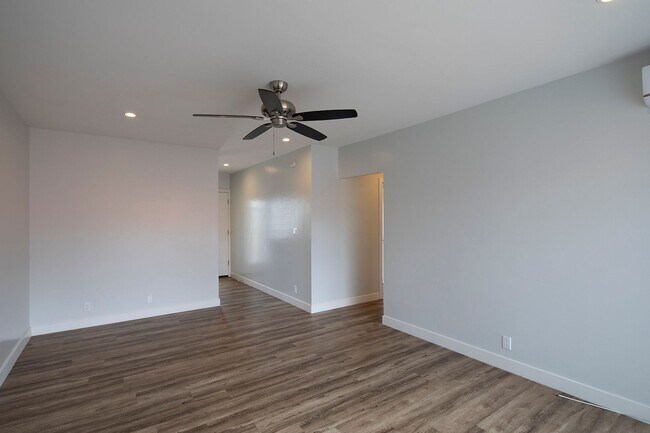 Building Photo - Beautiful 1BR in Mission Valley with Parki...