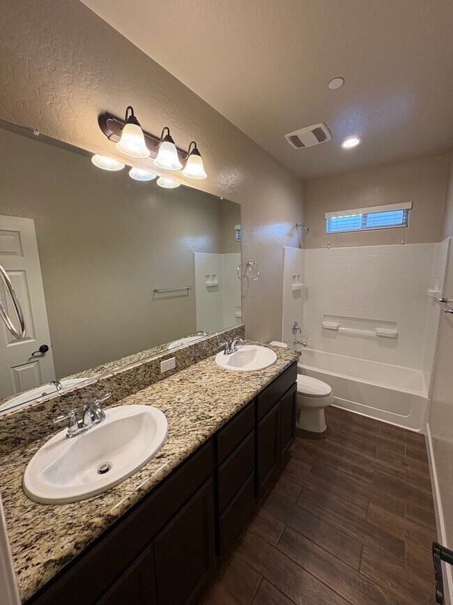 Building Photo - Lovely SE Tulare available now!