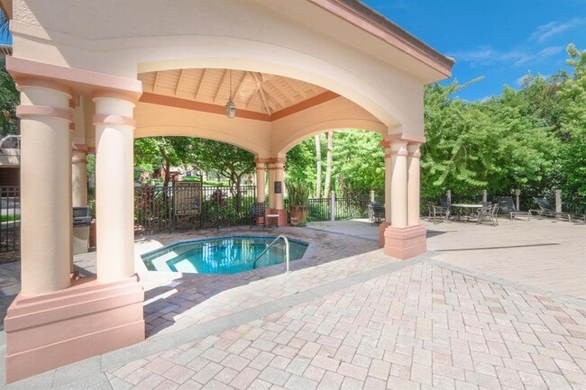 Building Photo - 704 Seagate Dr