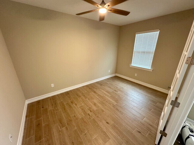 Building Photo - 1051 Enbrook Lp