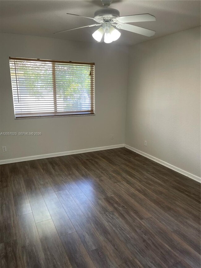 Building Photo - 2847 S Evergreen Cir
