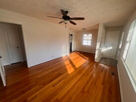 Building Photo - 3222 Barton St