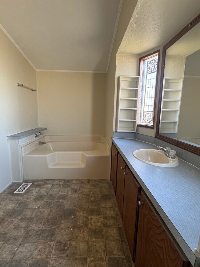 Building Photo - 313 NW 3rd St