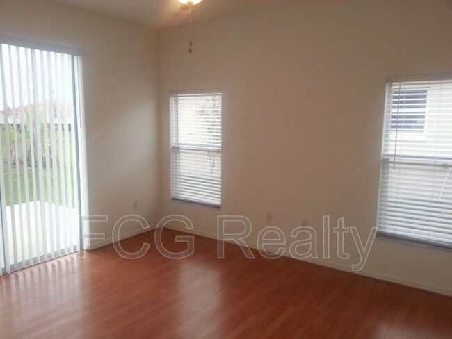 Building Photo - 373 Aldershot Ct