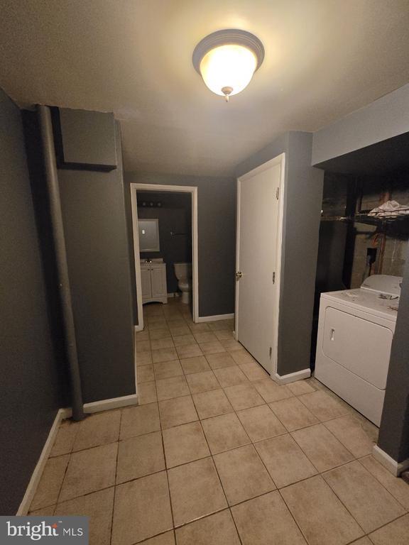 Building Photo - 8126 Londonderry Ct