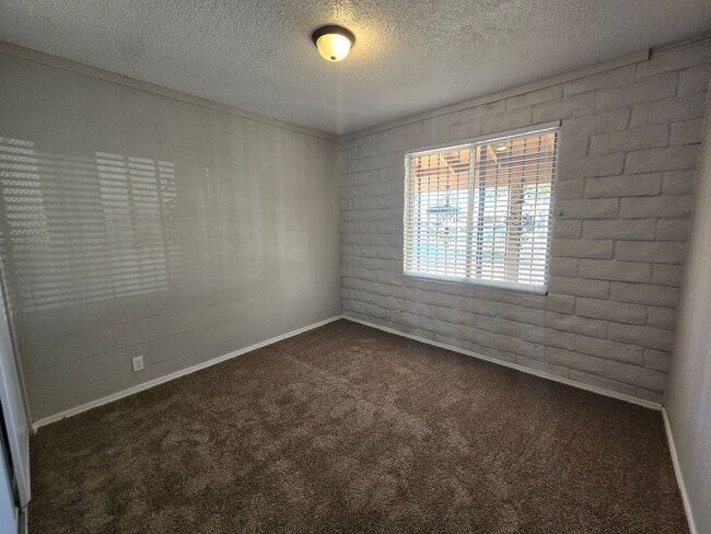 Building Photo - Lock in ($1850) off March 2026  if you move-in by Janaury 31st