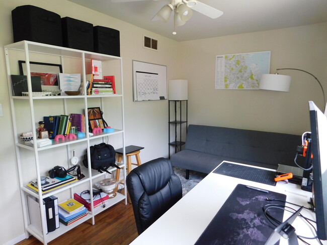 Building Photo - 543 Longshore Dr