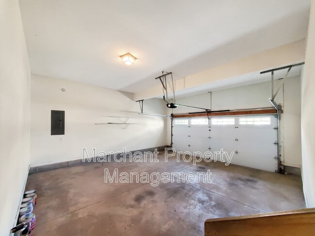 Building Photo - 15 Silverthorn Ct