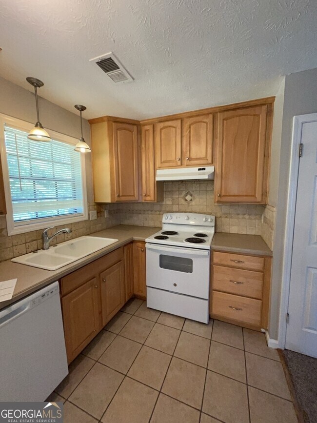 Building Photo - 2693 Seneca Trail NW