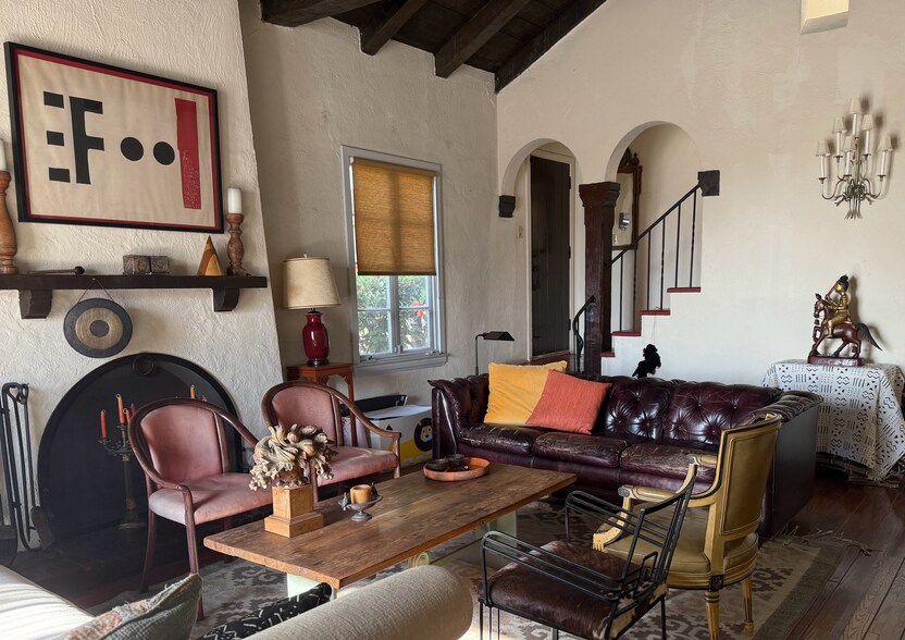 Building Photo - 8301 Marmont Ln