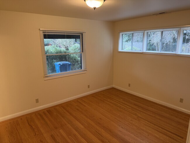 Building Photo - 2150 Vineyard Rd