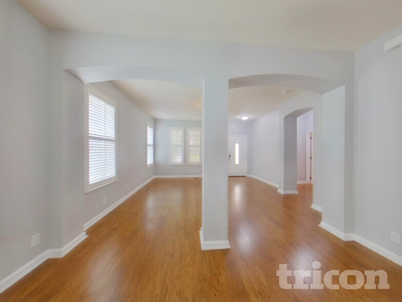 Building Photo - 204 Addington Dr