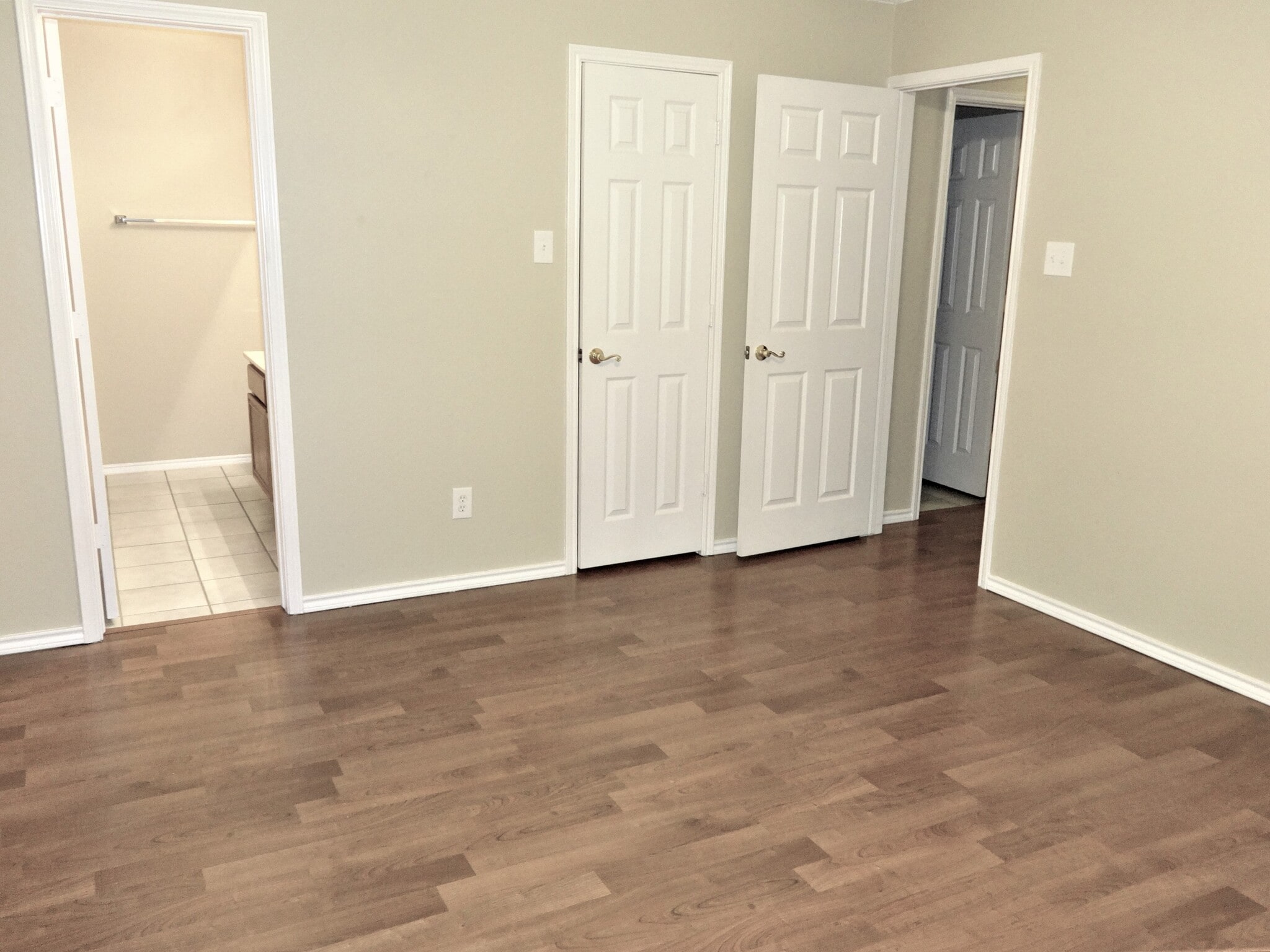 Building Photo - 641 Raven Dr