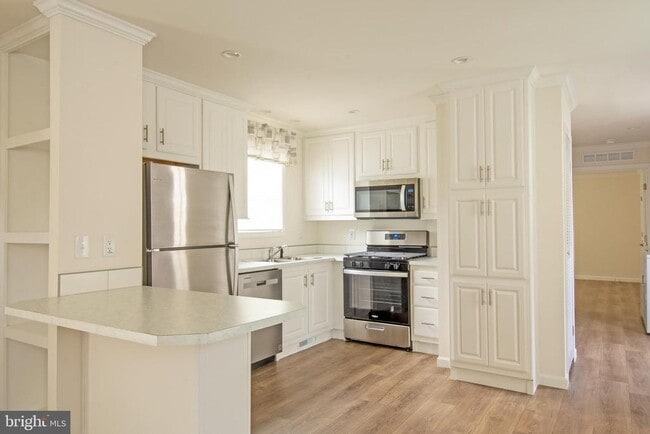 Building Photo - 1679 S State St