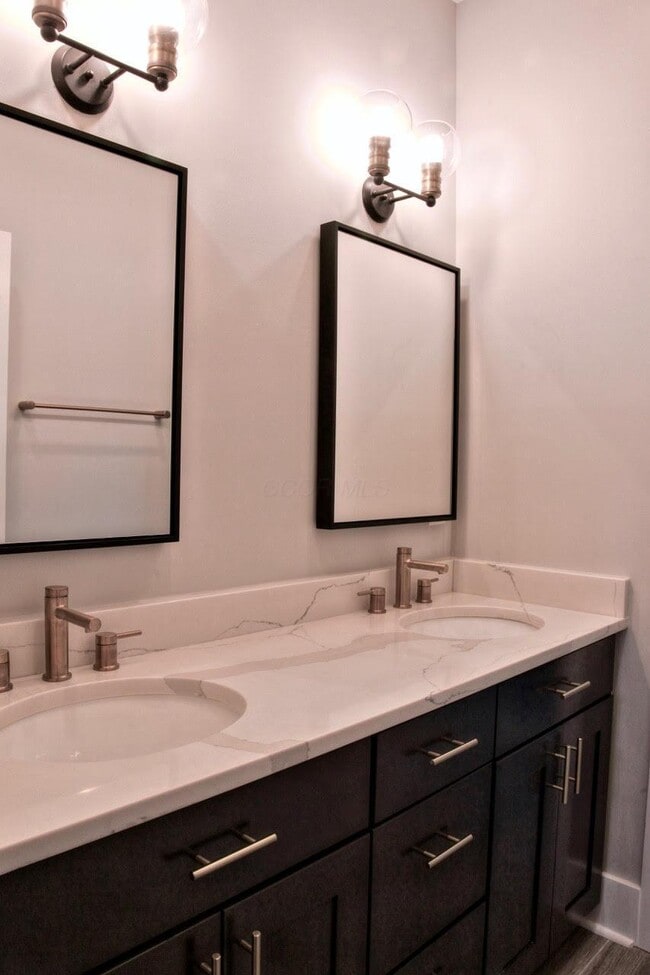 Building Photo - 76 W Starr Ave