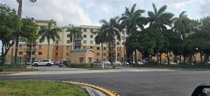 Building Photo - 9300 Fontainebleau Blvd