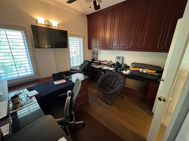 Building Photo - 1413 S Prairie Ave