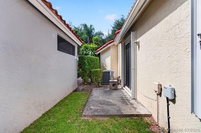 Building Photo - 5225 Brookview Dr