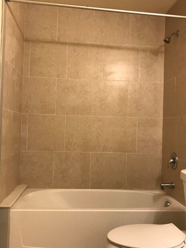 Building Photo - Ready for Move in!