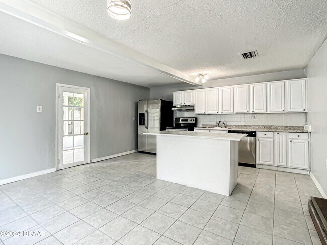 Building Photo - 152 Ponce De Leon Dr
