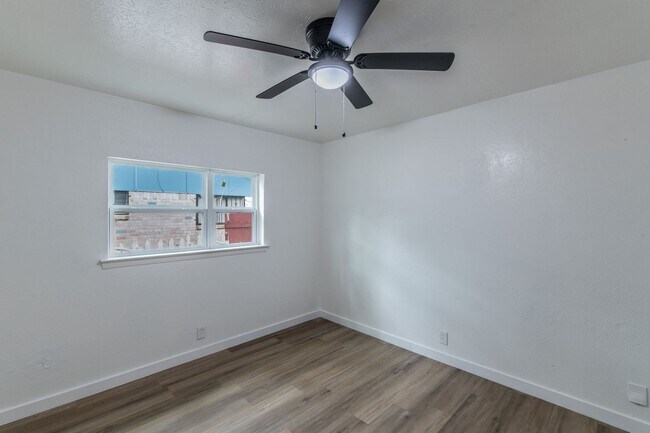 Building Photo - Remodeled 2BR Home w/ Fenced Yard – Only $1395