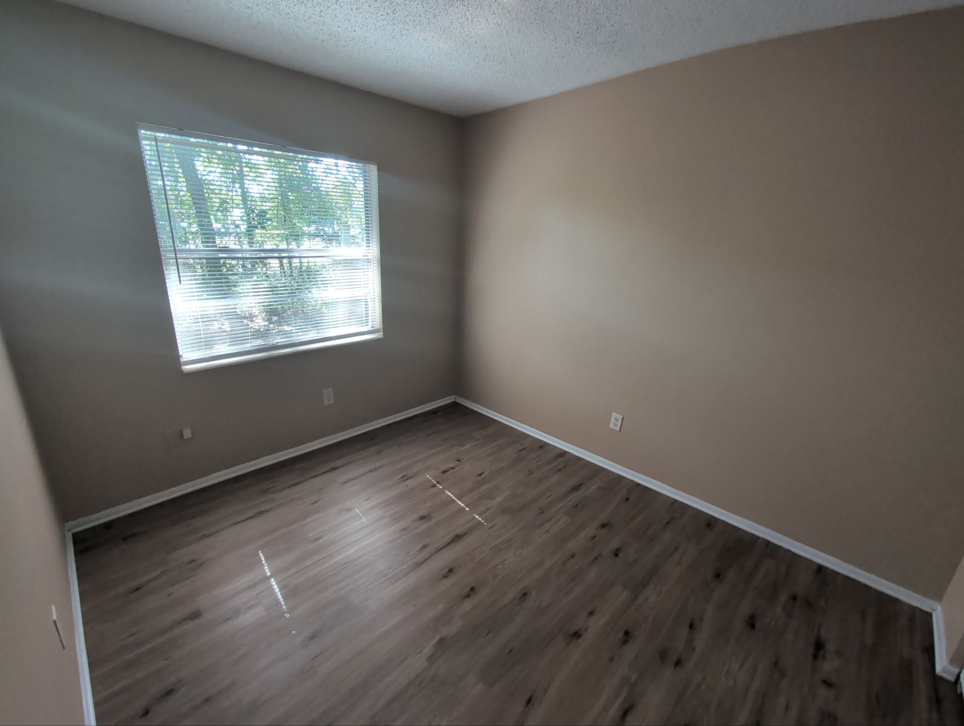 Building Photo - 2372 S Sandburg Pt