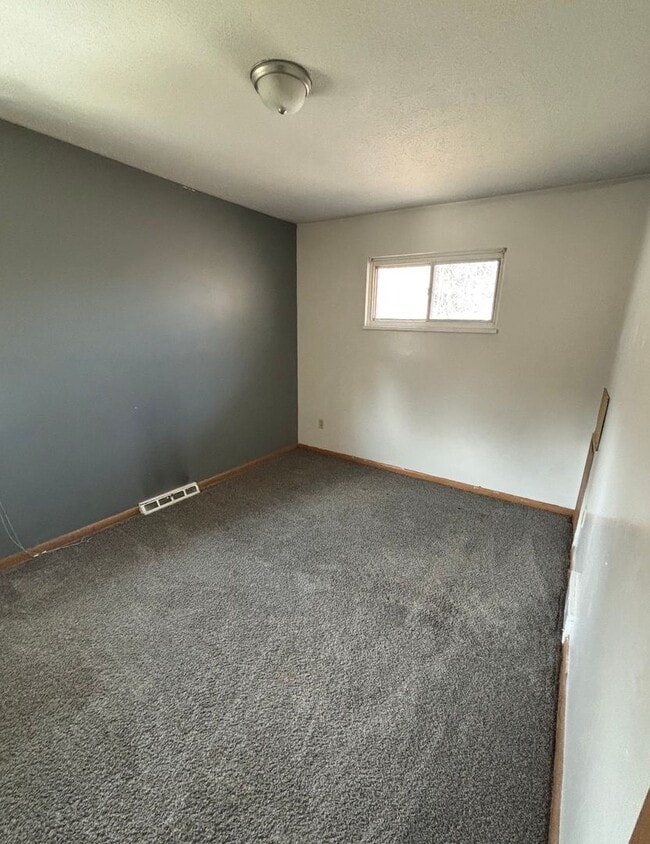 Building Photo - 5074 Miller Ave