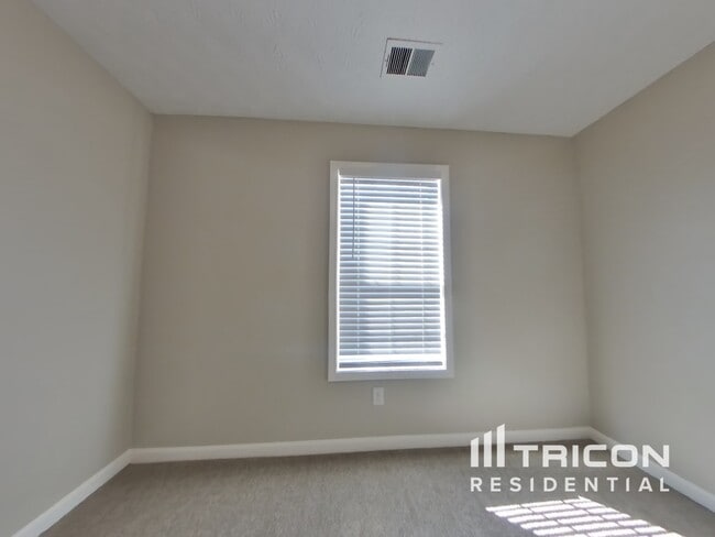 Building Photo - 85 Ann Cir
