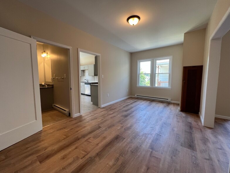 Dining Room - 3007 S Main St