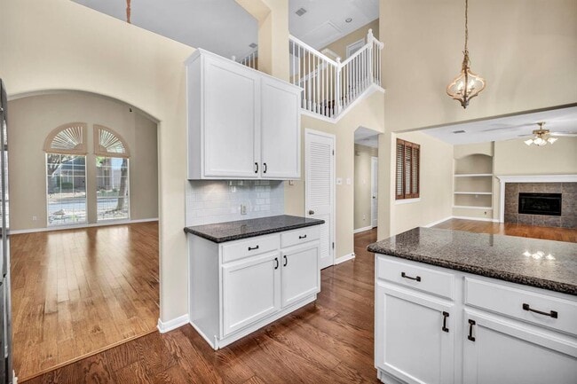 Building Photo - 6806 Thistle Hill Way