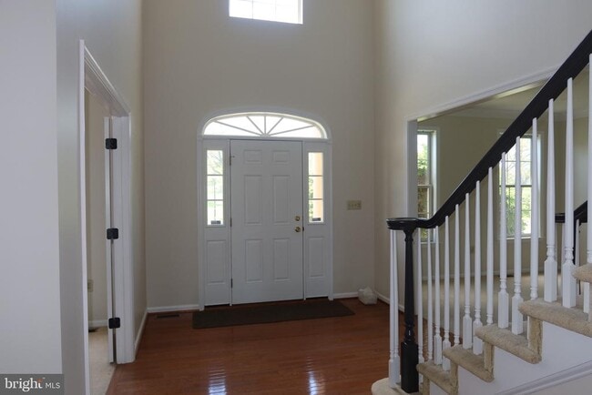 Building Photo - 1631 W Thistle Dr