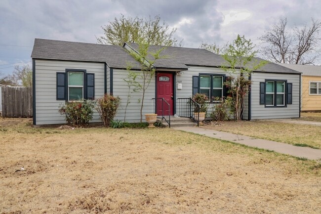 Building Photo - Cute 3/2 Central Lubbock close to University