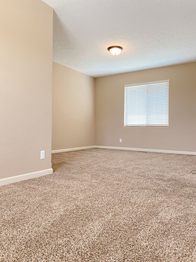 Building Photo - Beautiful & Nearly new SW Chalco area 4 be...