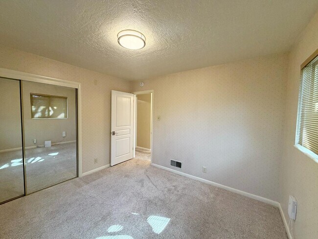 Building Photo - 3590 E 3100 S