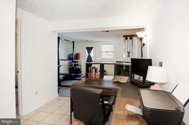 Building Photo - 1598 Woodcrest Dr