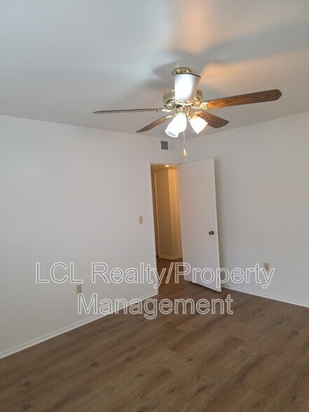 Building Photo - 26201 Fountain Bleu Dr