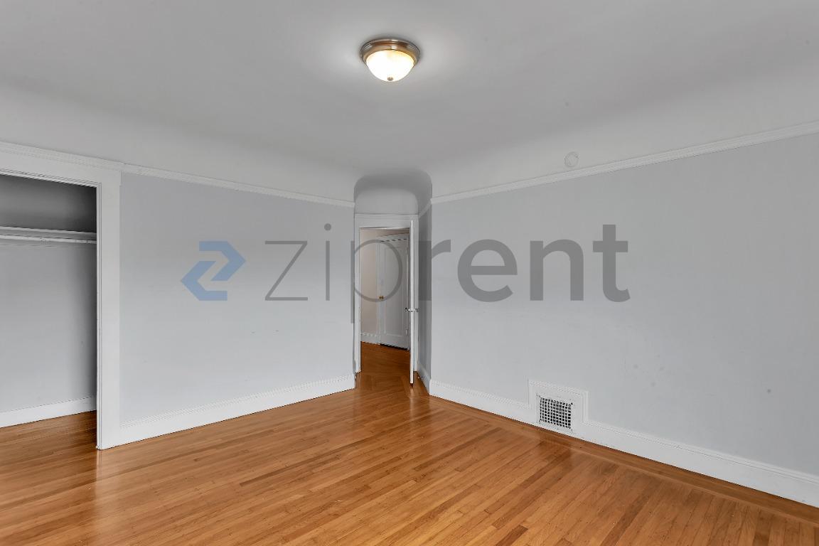 Building Photo - Unit