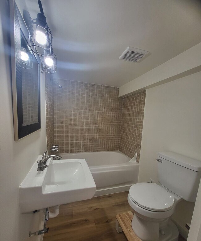 Building Photo - Khara, J - 1208 #B