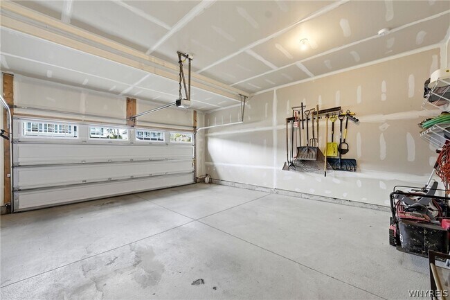 Building Photo - 100 Lynette Ln