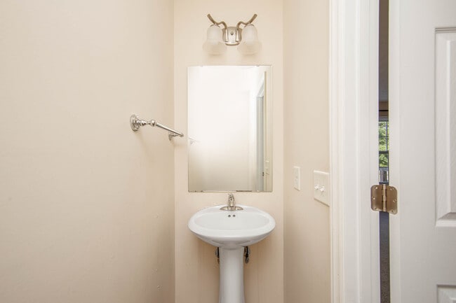 Building Photo - 355 Lockwood Dr