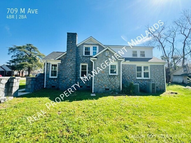 Building Photo - 709 M Ave